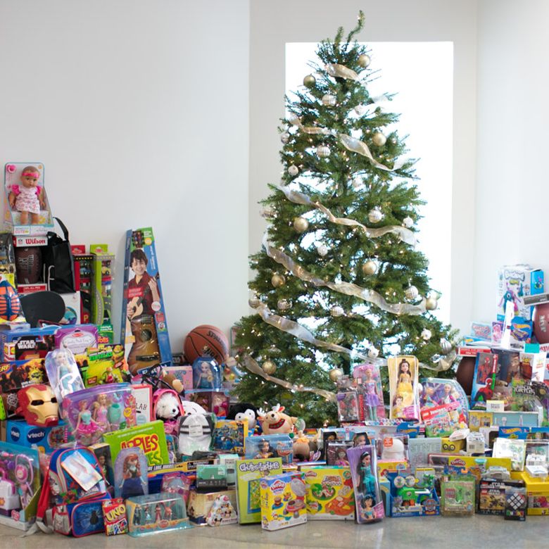 kids decorating gingerbread houses at tieks headquarters